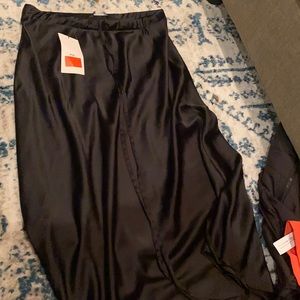 LONG BLACK SKIRT